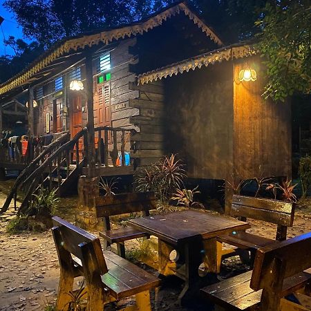Rustic Chalet - Dahlia N Mawar At Sedim Vista กููลิม ภายนอก รูปภาพ