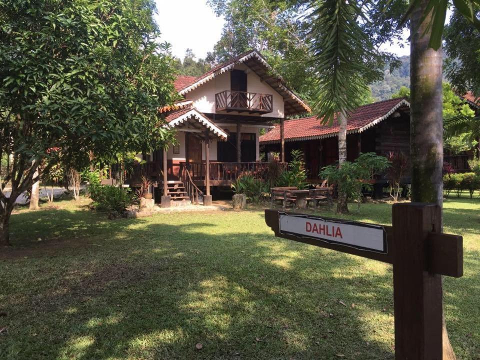 Rustic Chalet - Dahlia N Mawar At Sedim Vista กููลิม ภายนอก รูปภาพ