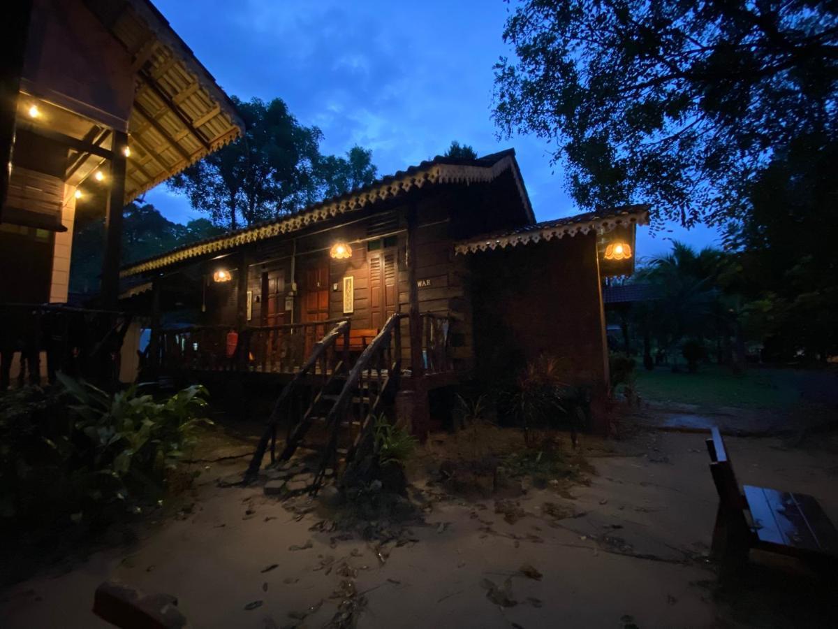 Rustic Chalet - Dahlia N Mawar At Sedim Vista กููลิม ภายนอก รูปภาพ